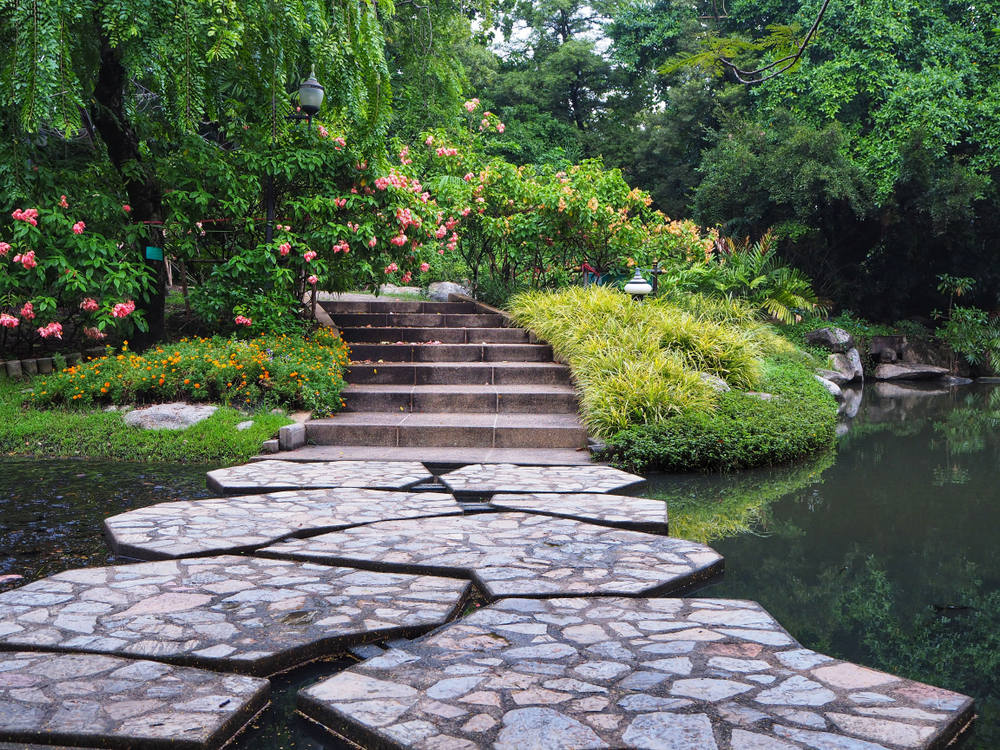 Aménager un escalier de jardin en toute sécurité