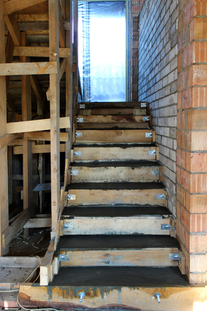 Coffrage d'un escalier extérieur en béton