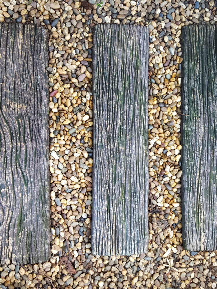 Les étapes pour construire un escalier en traverses de chemin de fer dans son jardin