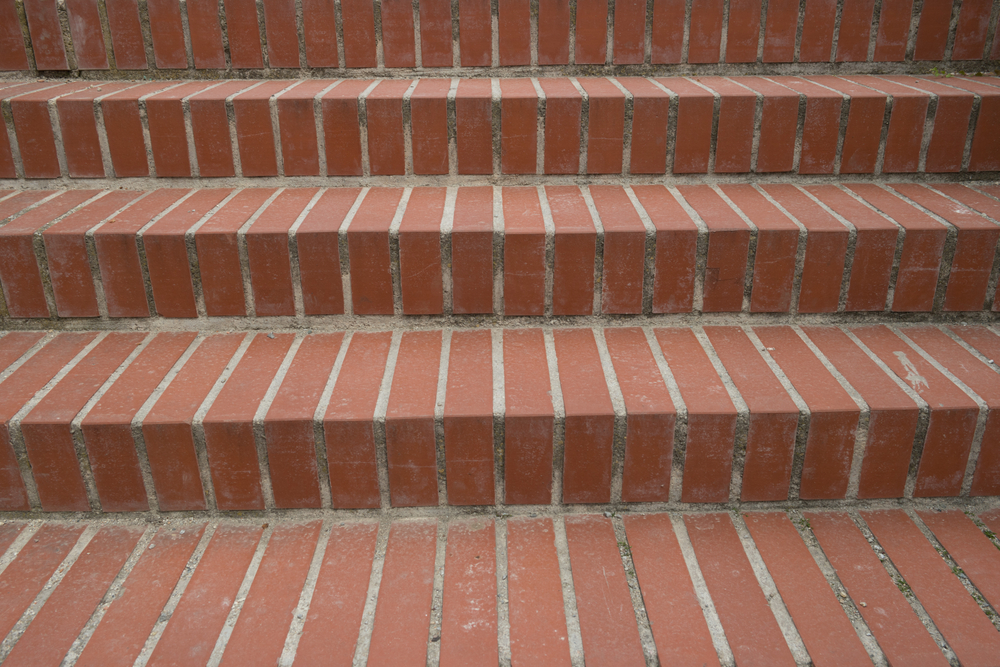 Tout savoir sur l'escalier de jardin en brique avant installation